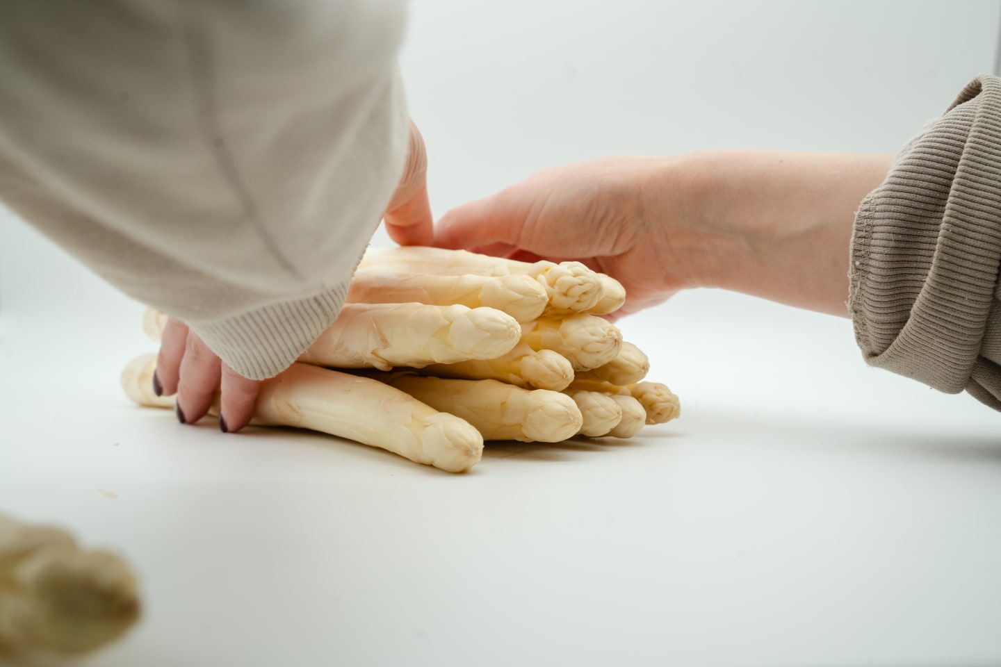 Vit sparris – skalad tjänst & säsongsstart